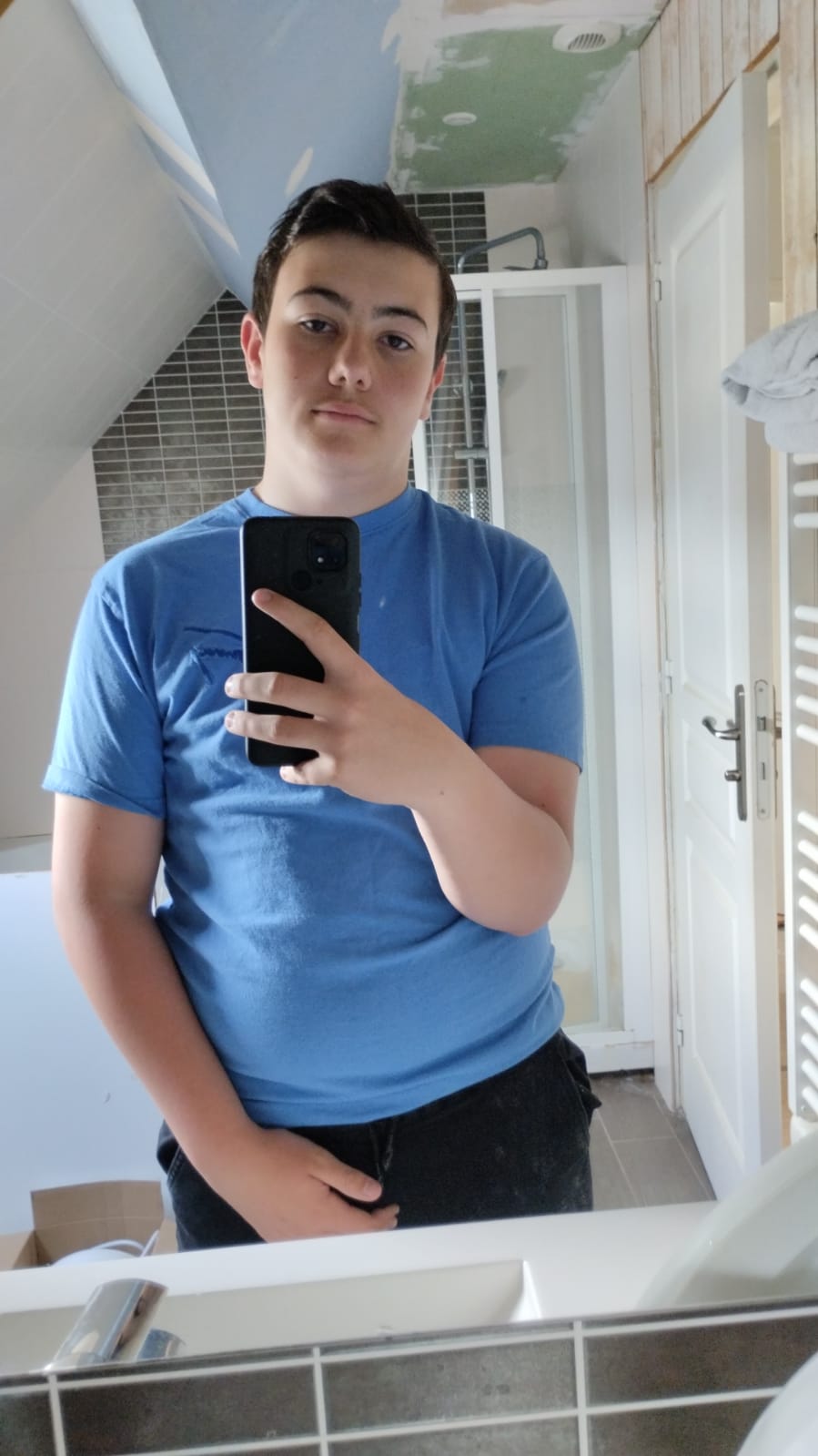 Profil de Santhosh, 24 ans, rencontre mature à Hintermoos