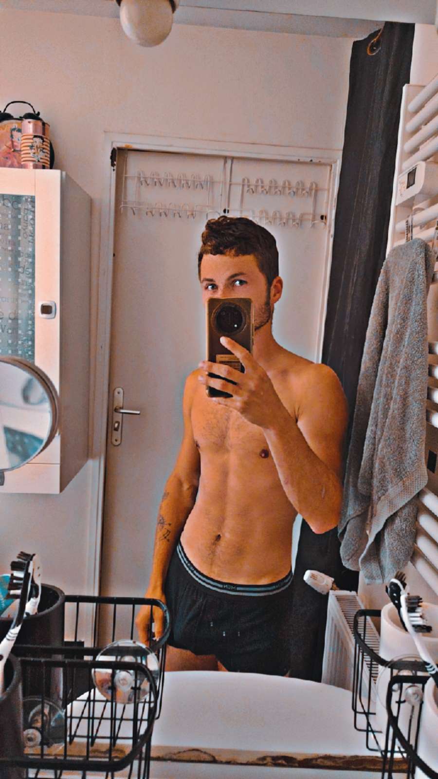 Profil de Toufek, 18 ans, rencontre mature à Bolligen