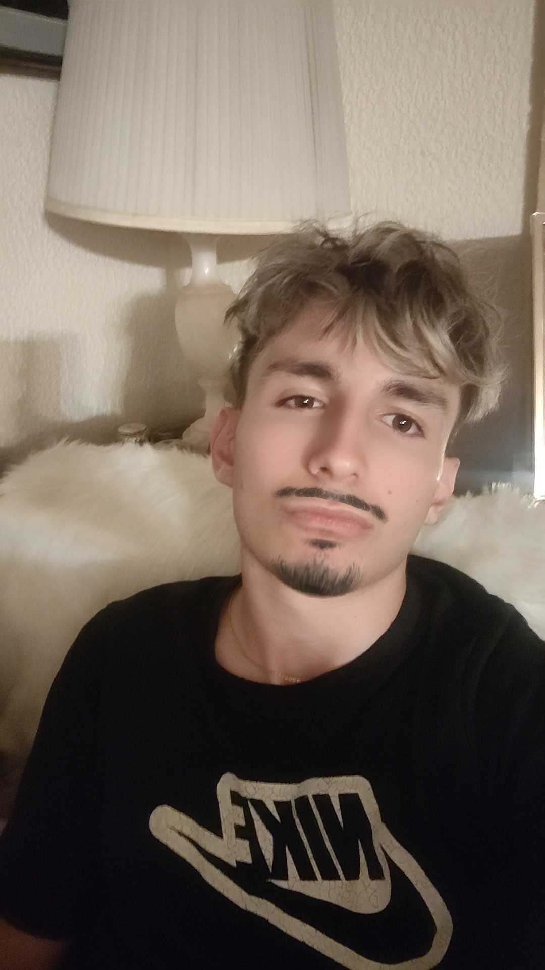 Profil de Aleksi, 20 ans, rencontre mature à Prilly