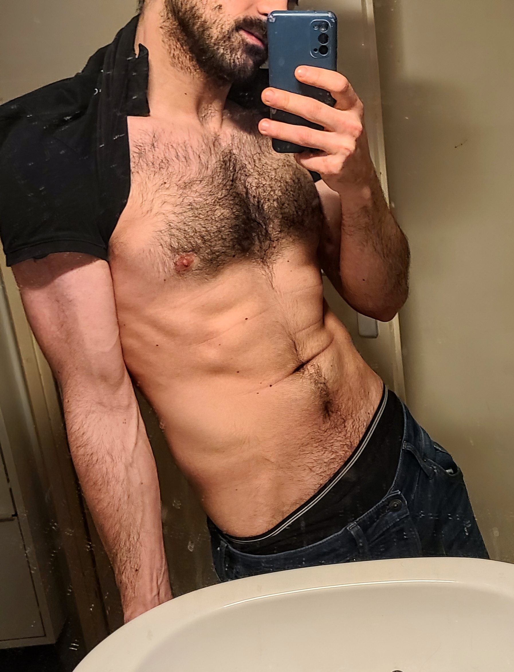 Profil de Constan, 28 ans, rencontre mature à Brittern