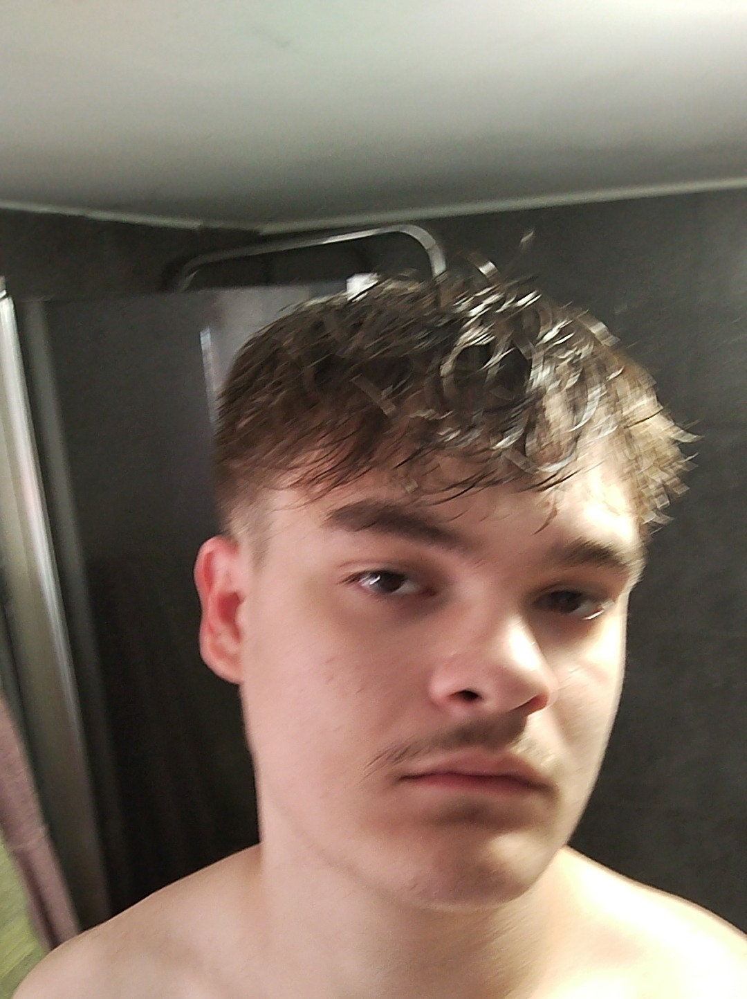 Profil de Hoang, 19 ans, rencontre mature à Bisisthal