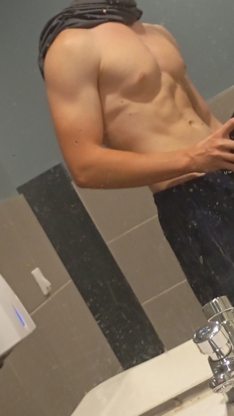 Profil de Arnaud, 21 ans, rencontre mature à Eschert