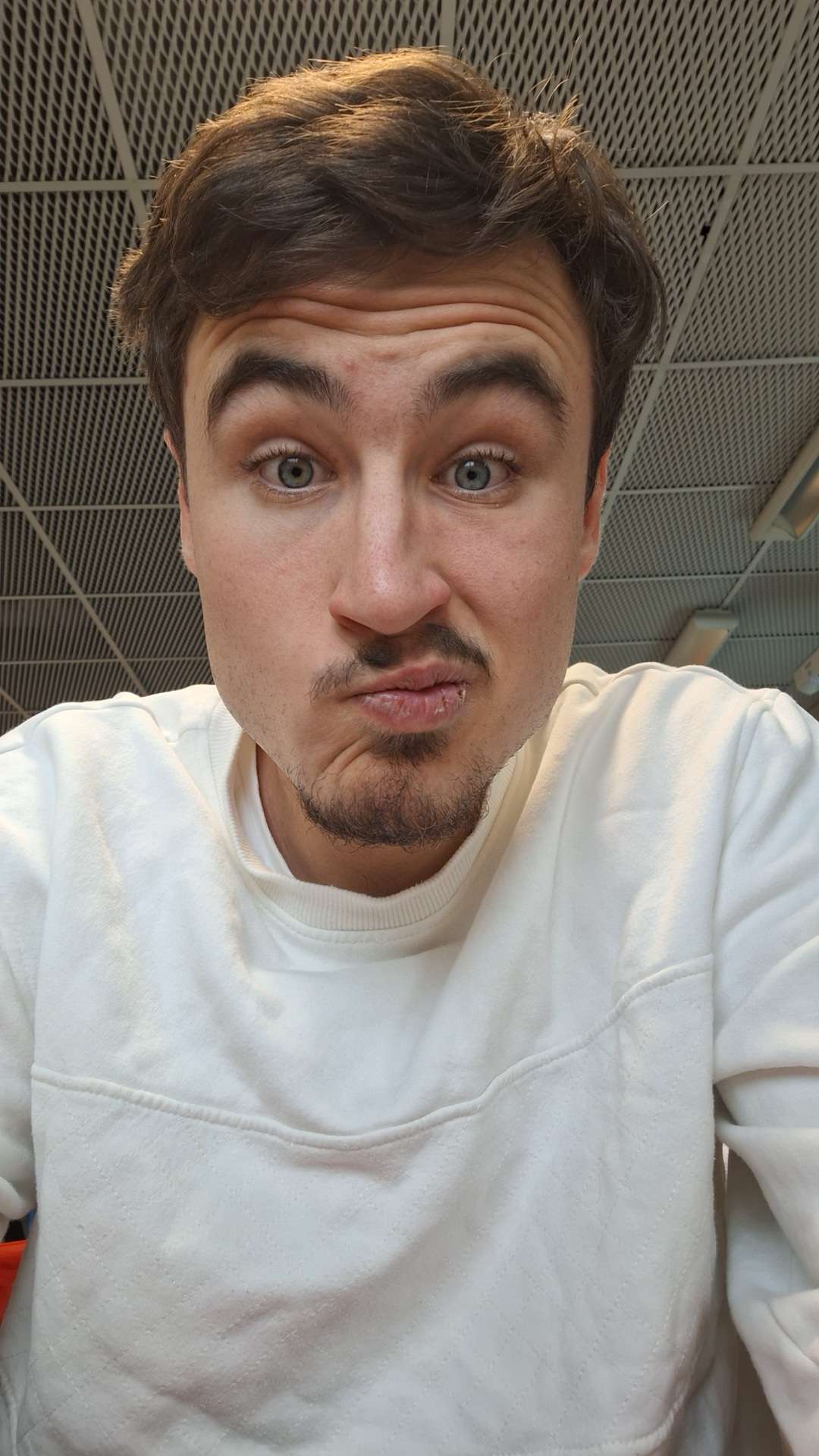 Profil de Diren, 19 ans, rencontre mature à Wienacht-Tobel