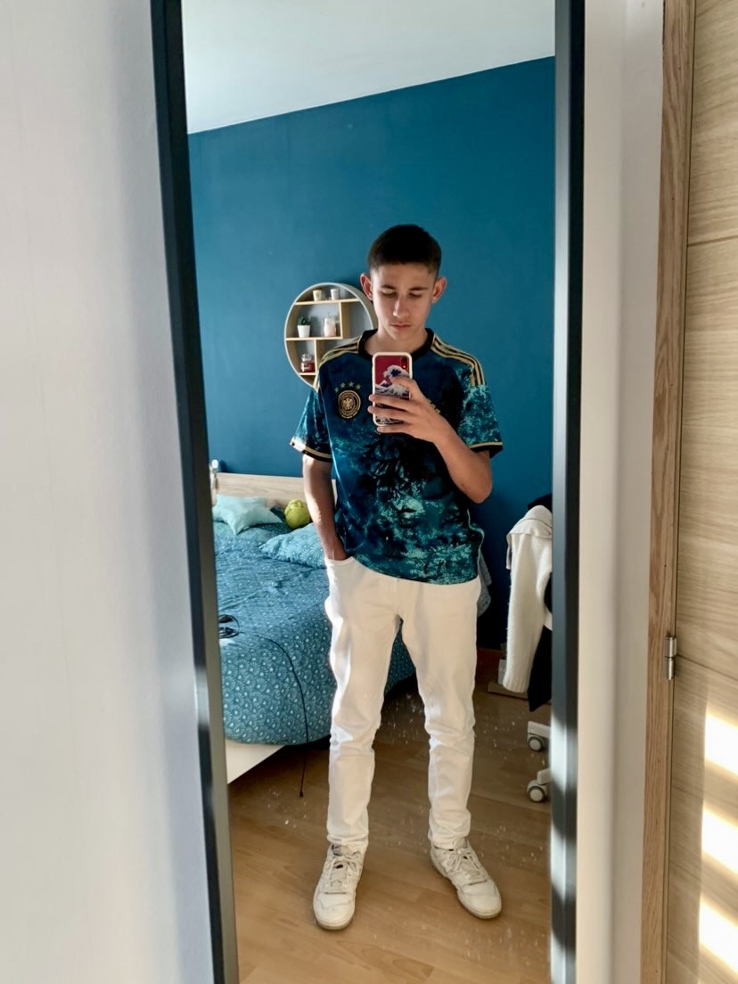 Profil de Lowell, 19 ans, rencontre mature à Surcasti