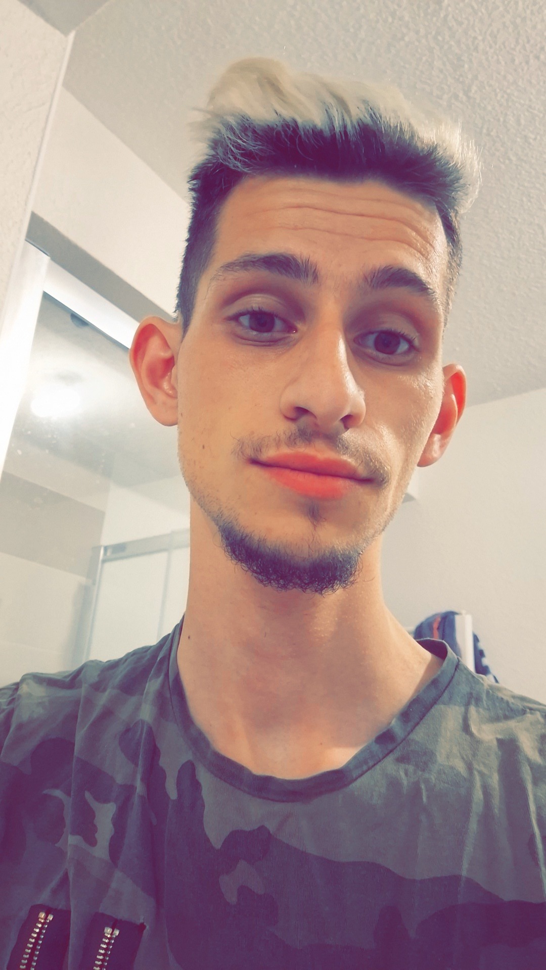 Profil de Naoufel, 27 ans, rencontre mature à Roggenburg