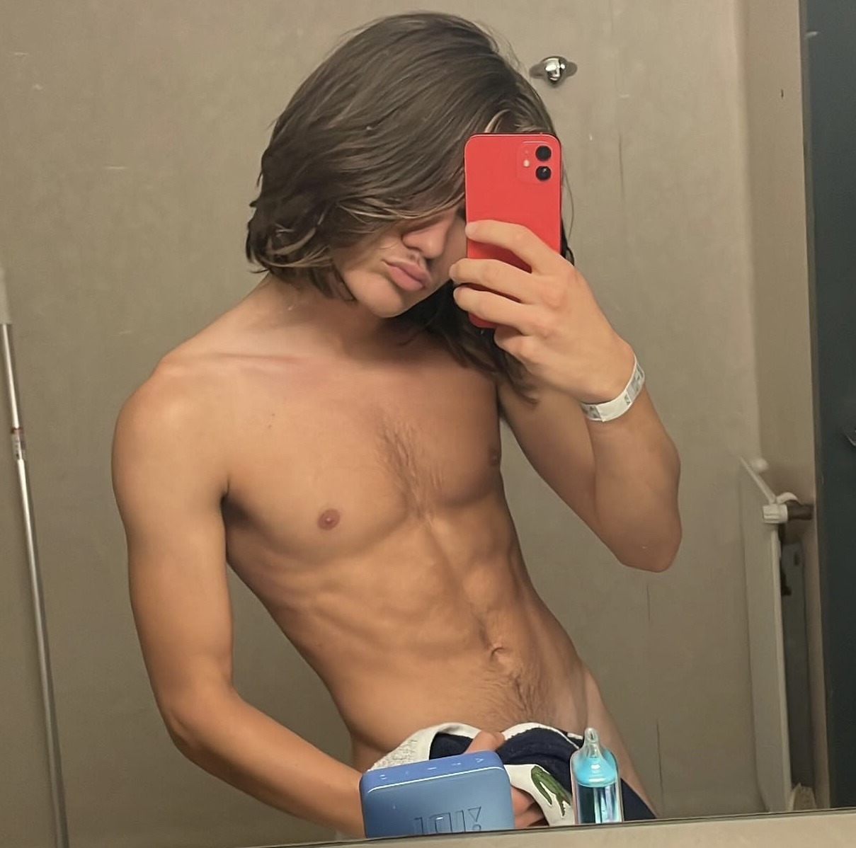 Profil de Djody, 21 ans, rencontre mature à Andermatt