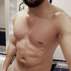 Profil de Costa, 28 ans, rencontre mature à Isole di Brissago
