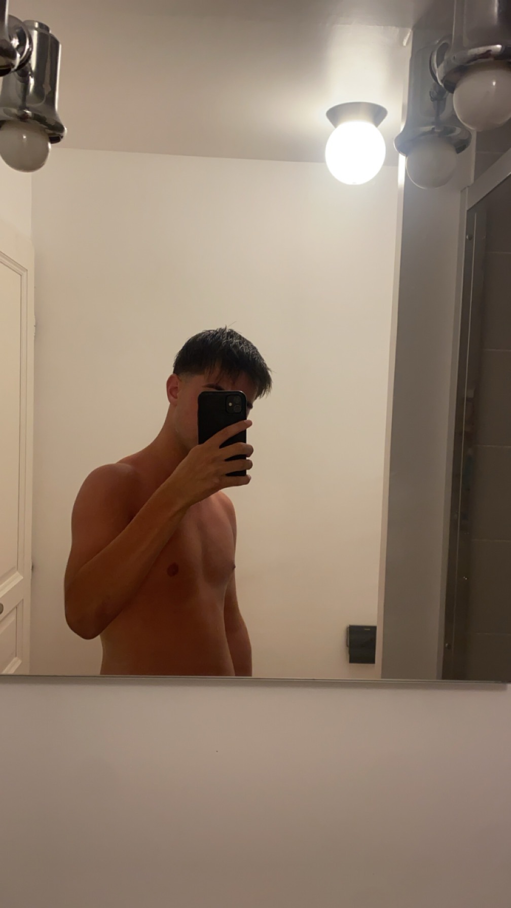 Profil de Abdelouaheb, 18 ans, rencontre mature à Rain