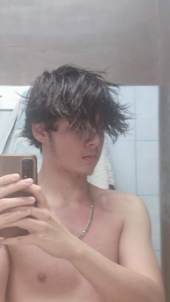 Profil de Victorian, 22 ans, rencontre mature à Ftan