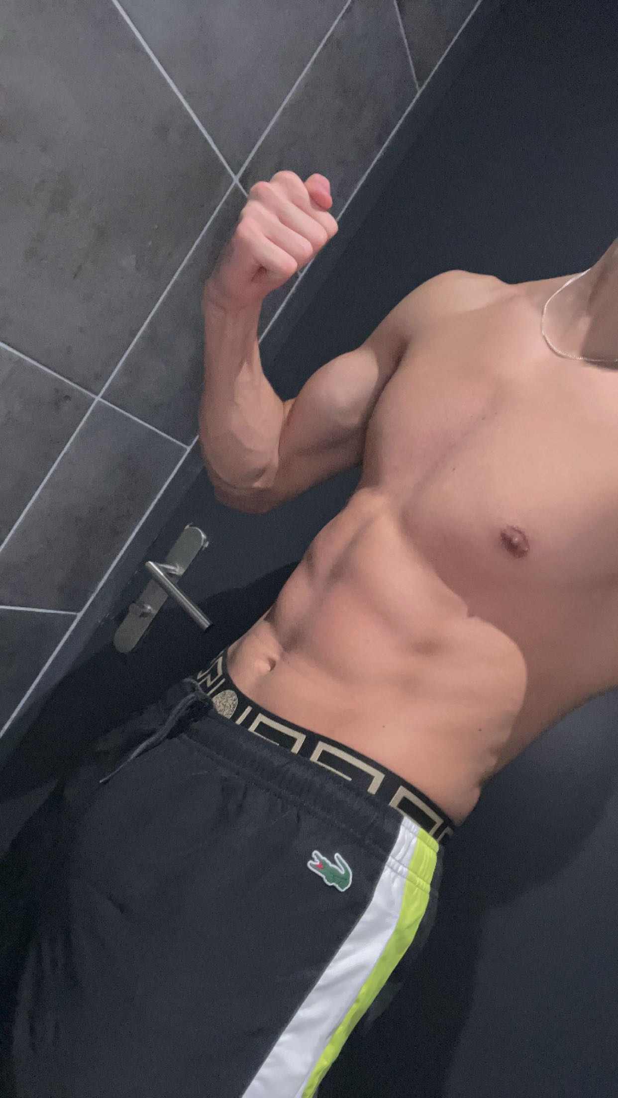 Profil de Danis, 20 ans, rencontre mature à Pratval