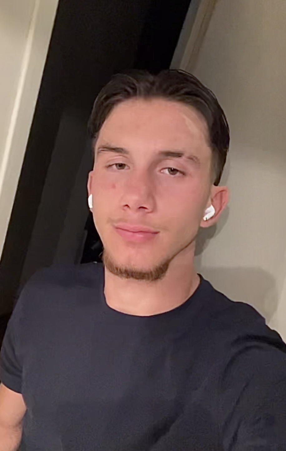Profil de Lassad, 18 ans, rencontre mature à Wienacht-Tobel