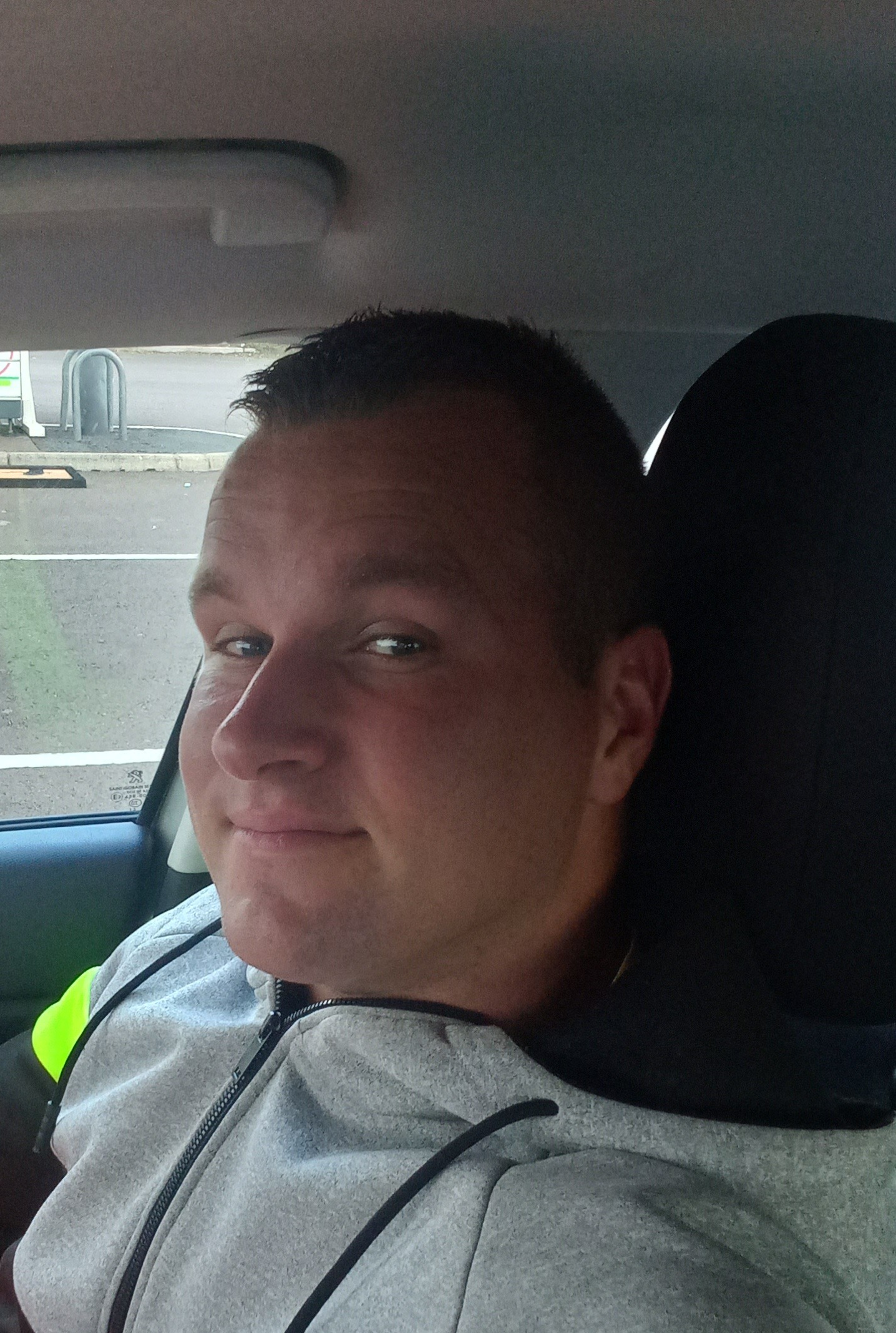 Profil de Salvator, 27 ans, rencontre mature à Russy