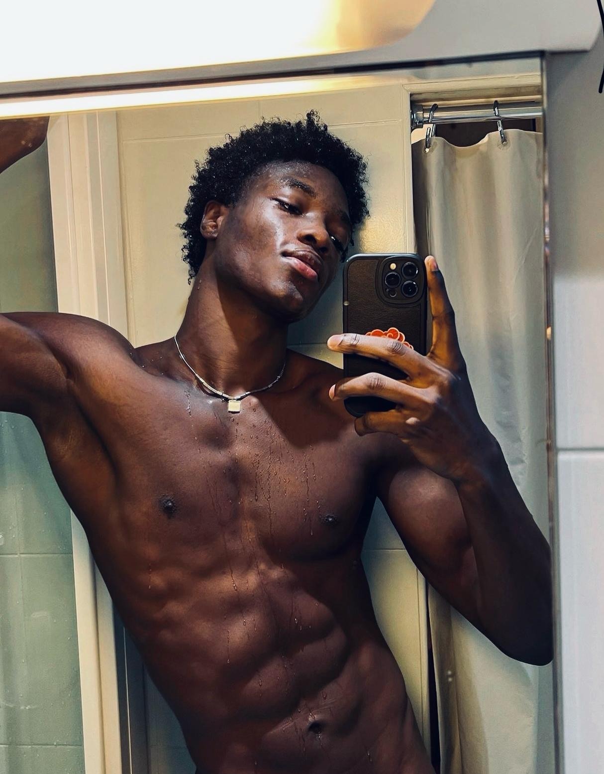 Profil de Senny, 28 ans, rencontre mature à Gressy