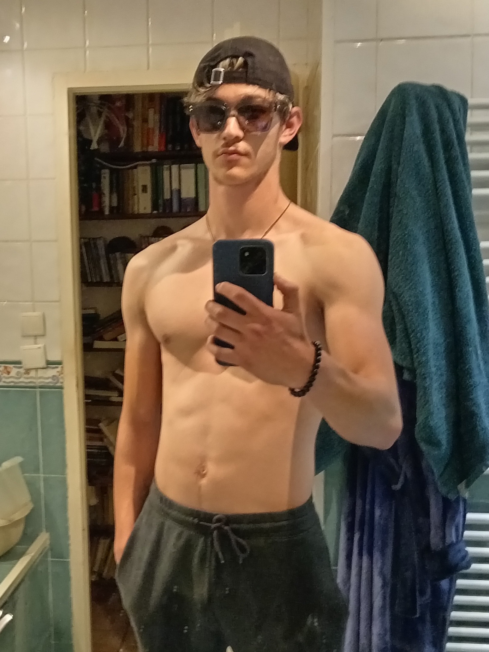 Profil de Allann, 20 ans, rencontre mature à Honau