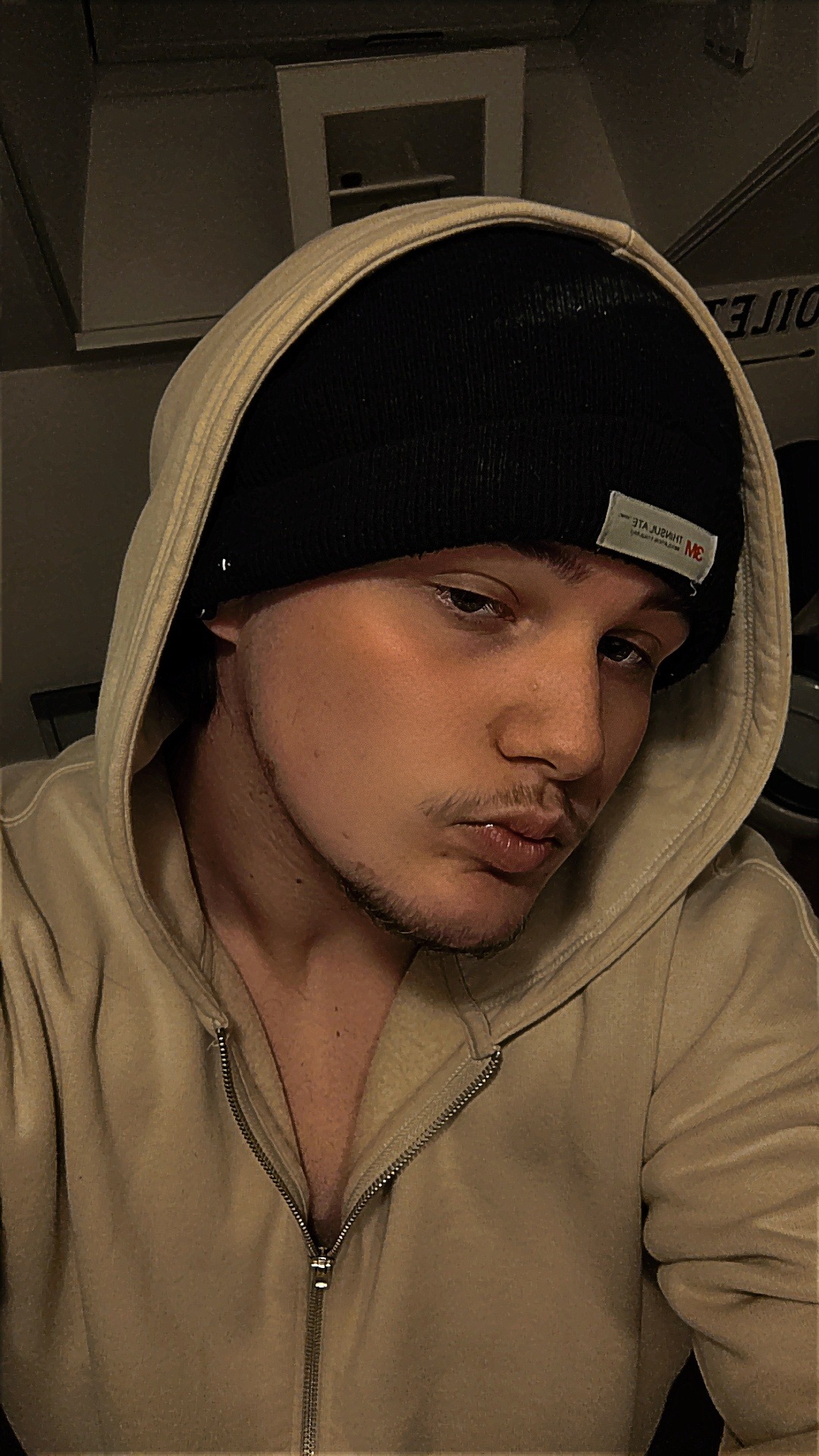 Profil de Nebil, 22 ans, rencontre mature à Surcasti