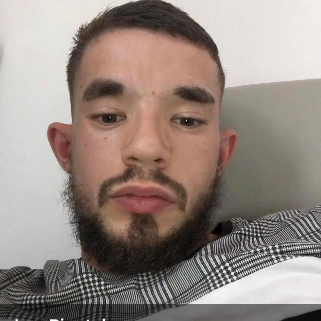 Profil de Jair, 23 ans, rencontre mature à Berolle